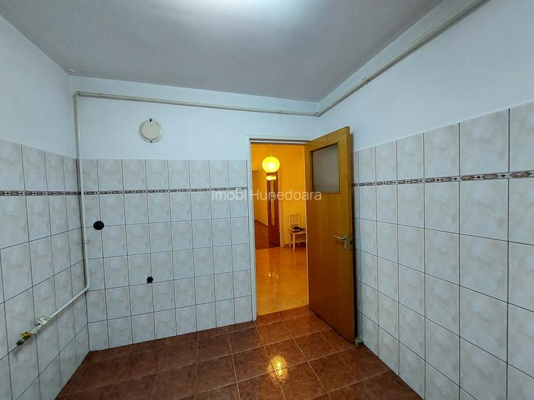 Apartament 3 Camere spatios, Parter Înalt, cu Garaj  – Deva, Zona Titu Maiorescu - 11