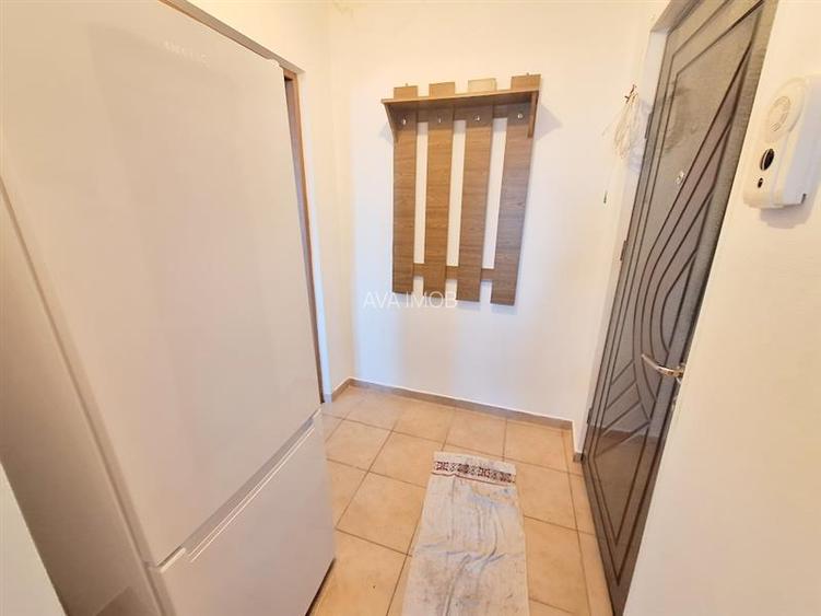 Apartament 2 semidecomandate, zona Milcov - 10