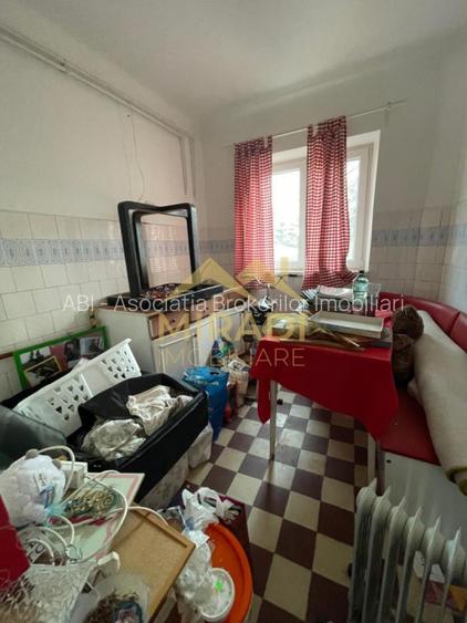 Vanzare apartament in vila 6 CAMERE compus din D P M din D P 1 M - 16