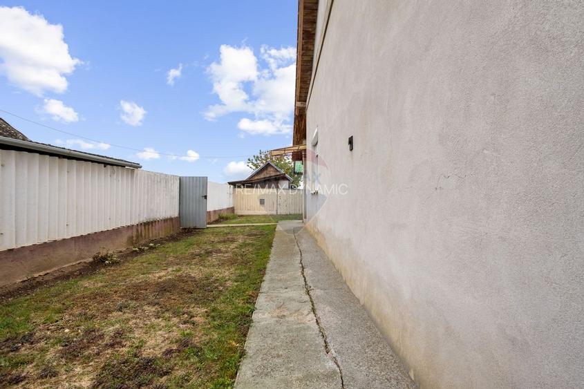 Casa si teren 2173 mp de vanzare in Tipar , la 12km de Chisineu Cris - 17