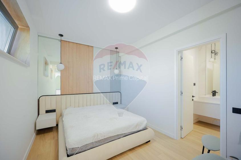De vânzare Vilă cu 8 camere în Sânmartin, 290 mp util, teren 1100 mp - 21