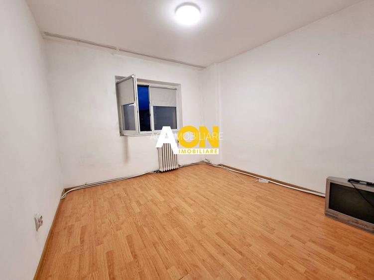 Apartament 3 camere, 2 bai, decomandat, etaj 3,  Cetate, zona Mercur - 10