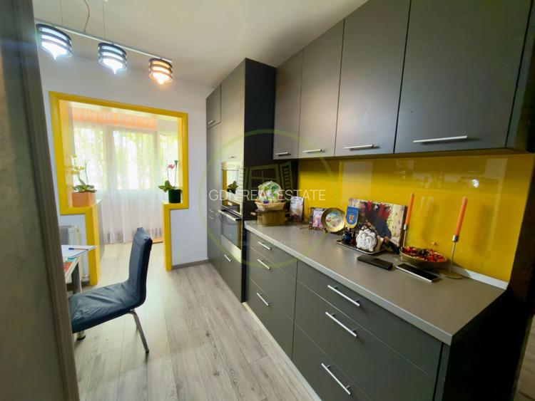 Apartament 3 camere, decomandat, cartier Craiovita Noua, zona Scoala Nr 34 - 2