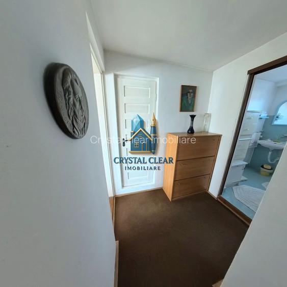 Două case în curte comună, 6 camere + 385 teren - zona semicentrală - 6