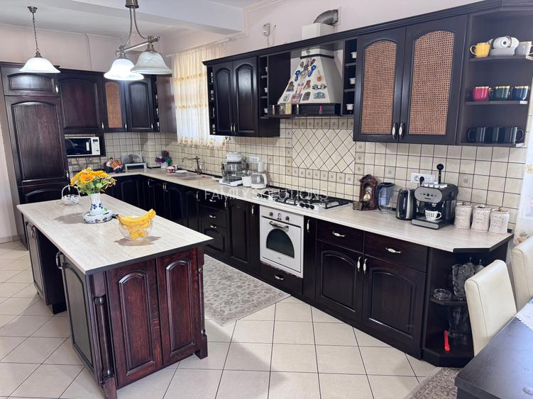 Casa deosebita sector 4 P+1+M. 6 cam.Util 418mp. Teren 1638m - 11