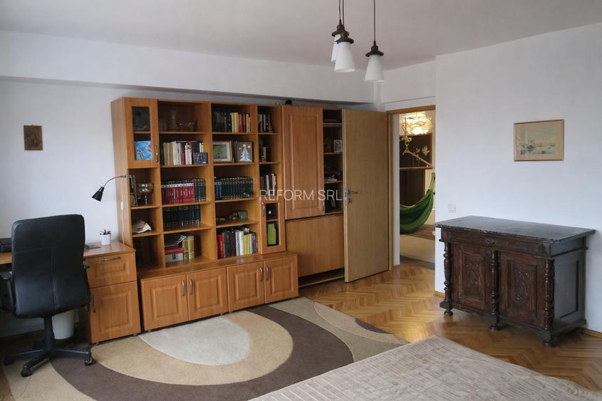 De vânzare apartament 3 camere Cipariu - 2