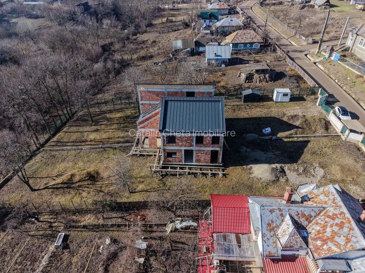 Casa la rosu cu autorizatie valabila in Hemeius - Fantanele - 3