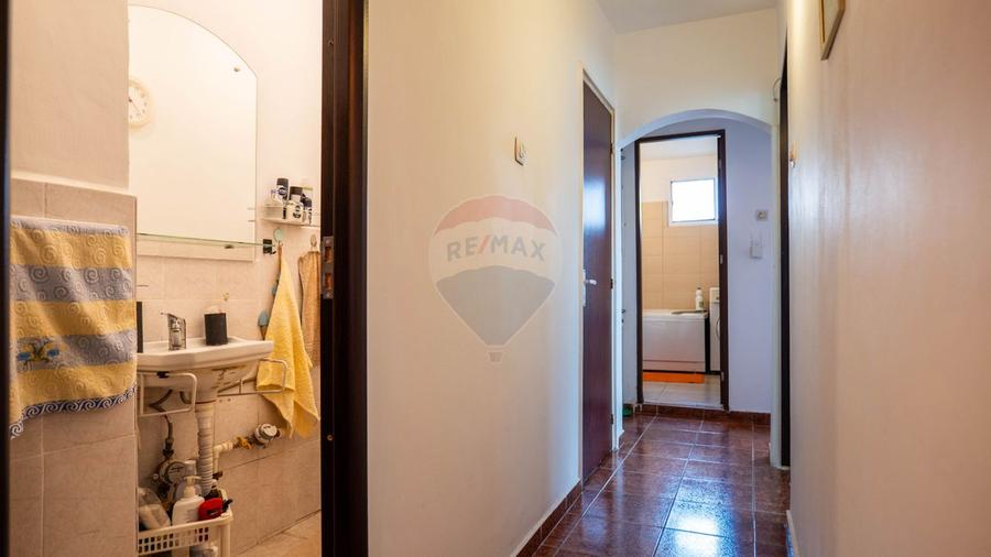 Apartament cu 3 camere de vânzare în zona Rahova