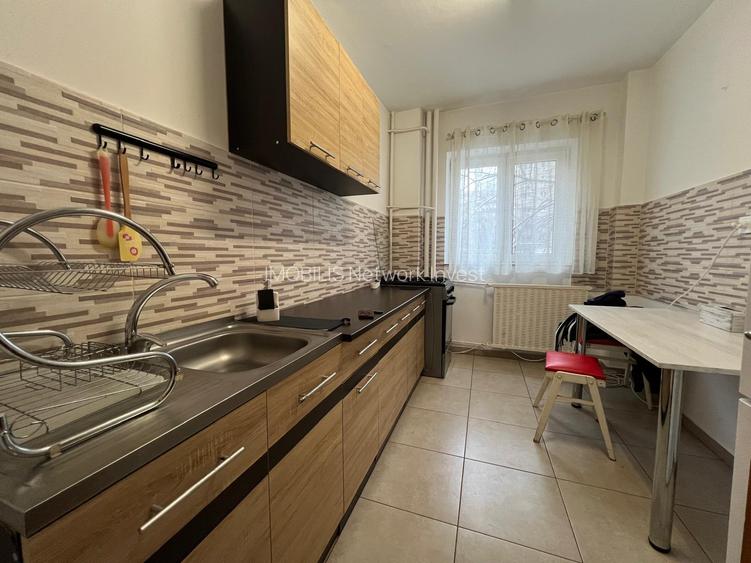 450€, Basarabia(Chisinau), decomandat, etaj 1 - 8