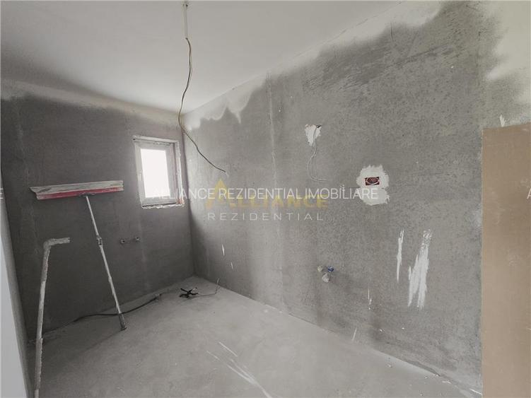 ANSAMBLU REZIDENTIAL- 200 m de STV- 4 camere - 2 bai - beci - 4