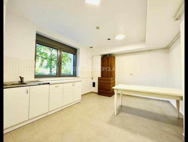 5 Camere, complex inchis, spatii verzi, parcare inclusa - 5