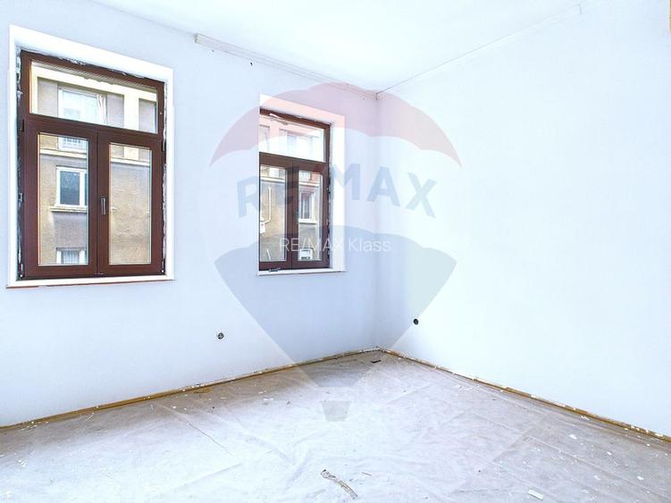 Casa 15 camere de vanzare zona Universitate + spatiu comercial parter - 38