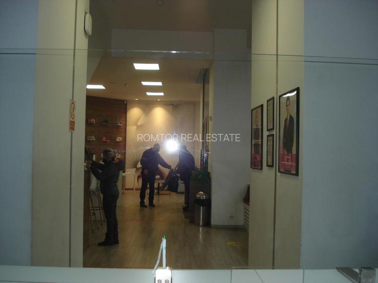 Piata Unirii - Dealul Mitropoliei spatiu pretabil showroom, reprezentata, birour - 2