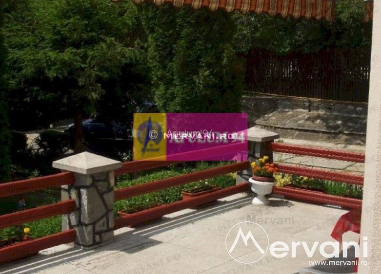 Vila de vanzare in Busteni - Zona Centrala - 3