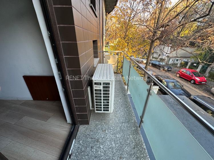 Vand o cladire de birouri,cabinete..etc. situata in Cotroceni ,zona exclusivista - 14