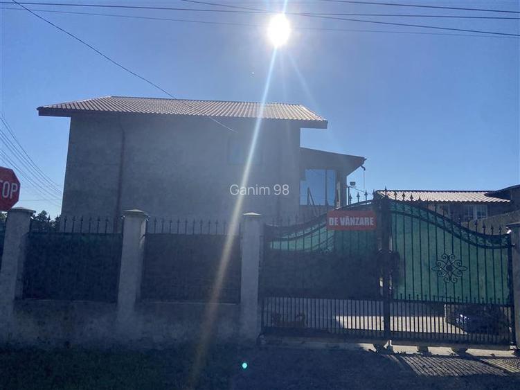 Casa de vanzare in Golesti , parter+etaj + mansarda , suprafata casa 383 mp, pos - 8