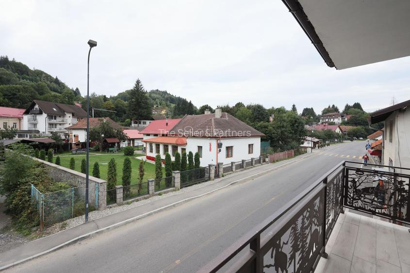 Proximitate imediata fata de Castelul Bran - 50