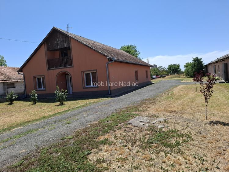 Proprietate mixtă de vânzare în Nădlac – Casă modernă + hală/grajd + teren mare - 4