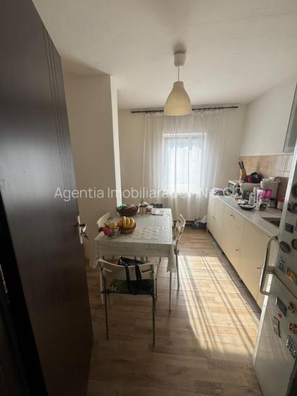 Vand apartament 2 camere, Prundu, Pitesti, semidecomandat, etaj 4 - 4