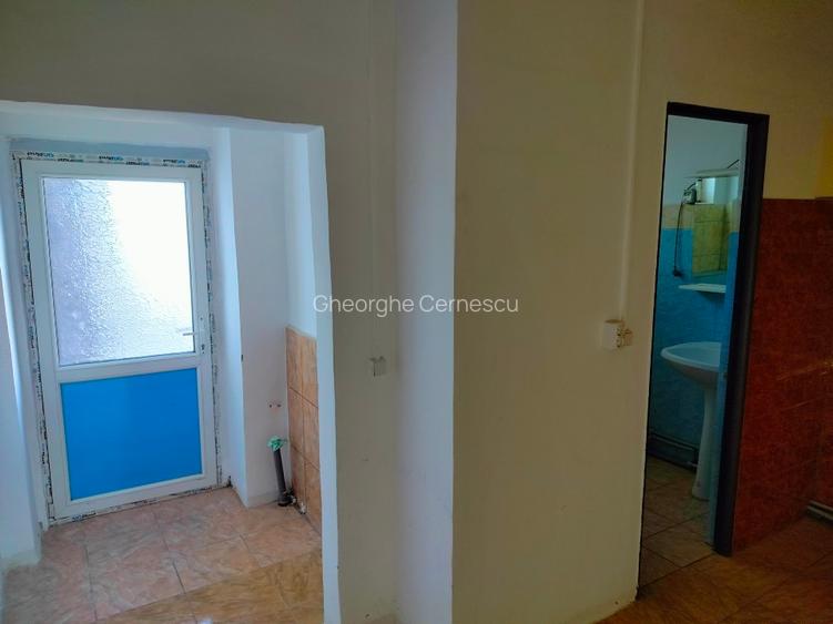 Proprietar vand garsoniera in Arad cu baie si bucatarie separate, SU 32 mp - neg - 8