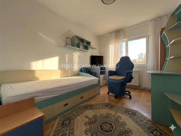 Apartament cu 3 camere decomandat, situat în cartierul Nicolina 2 - 7