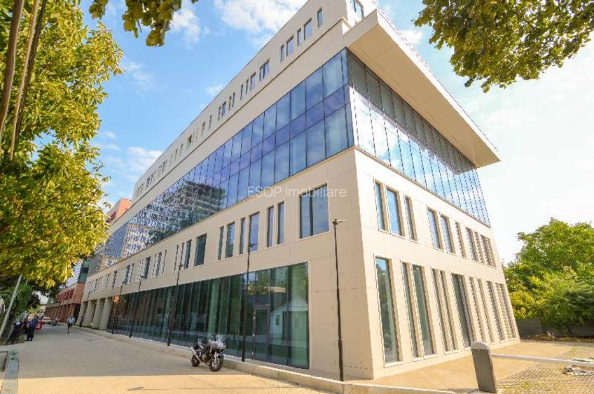 Expozitiei 1 cladirea B2, Presei Libere, 300 - 2750 mp  0% comision! - 2