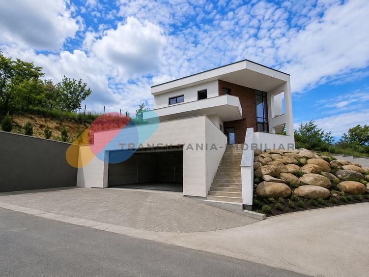 Casă Premium cu Panoramă 360°, 245 mp Utili, Teren 800 mp, Garaj Dublu, Feleacu