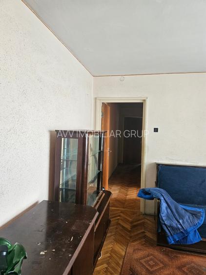 Titan, strada Liviu Rebreanu, langa Mega Image si Bebe Tei - 7