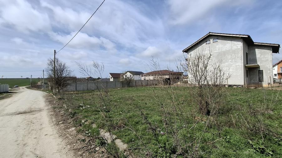 Localitatea Lazu , jud Cta - lot teren 600 mp (30x20 ml ) - 6