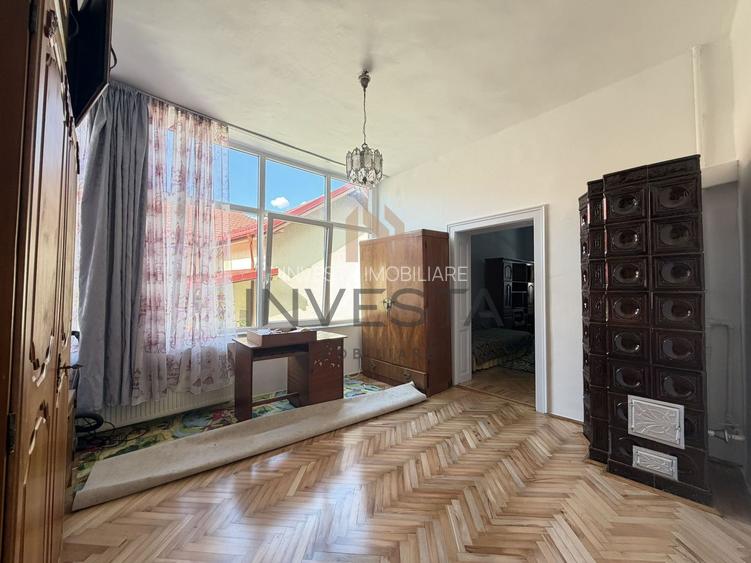 Casa cu 4 camere de inchiriat cu 2 locuri de parcare, zona 7 Strazi - 9