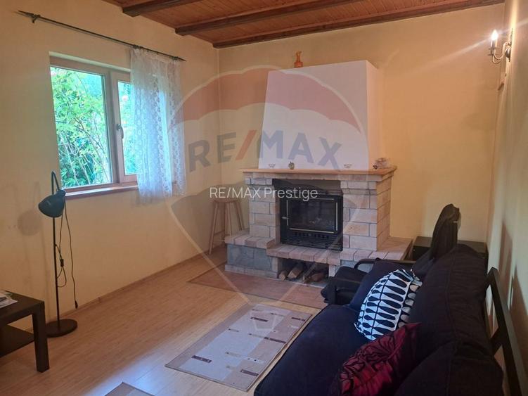 Casă vacanta 2007 Izvoarele Valenii de Munte teren 3000 mp - 5