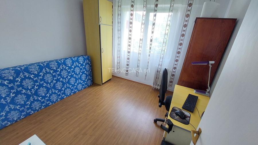 TITAN, apartament 2 camere decomandat, et.3, metrou 1 Decembrie - 3