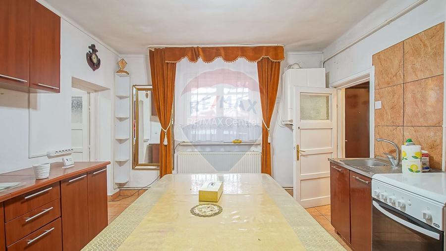 Proprietate cu 2 apartamente și garaj, Schei - 17