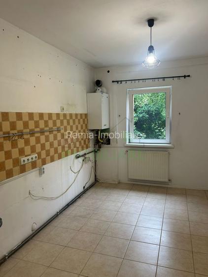 Apartament 3 camere decomandat cu 2 băi, beci și loc de parcare - 4