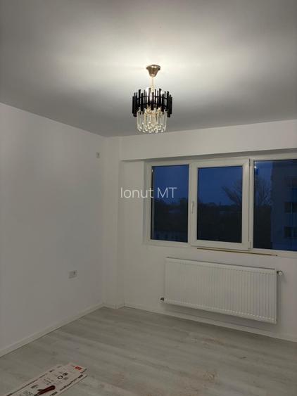 PROPRIETAR Apartament complet renovat bloc A6 4 camere - 5