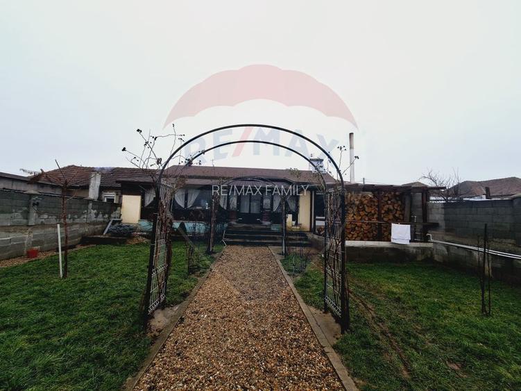 Casă cu 3 camere de vânzare in Hidiselu de Sus - 10