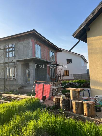 Vila deosebita cu 4 camere,2 bai,curte 800 mp,toate utilitatile racordate - 2