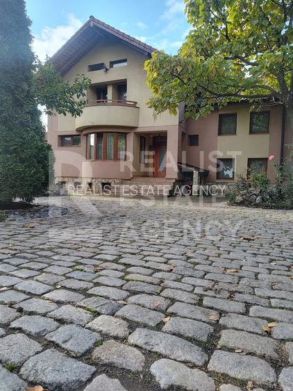 Vilă individuală 430 mp utili, teren 2.000 mp, panouri solare - 4