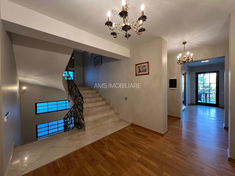 VILA DEOSEBITA / SPATII GENEROASE / CURTE PROPRIE - 14