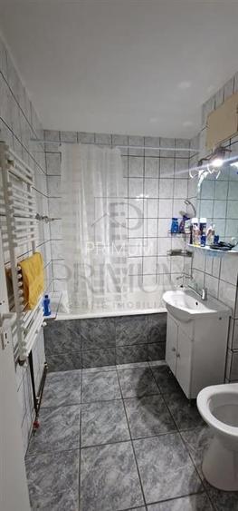 LIPOVEI - ETAJ 1 - BLOC IZOLAT - 4 CAMERE - CENTRALA PRORPRIE - BOXA - 10