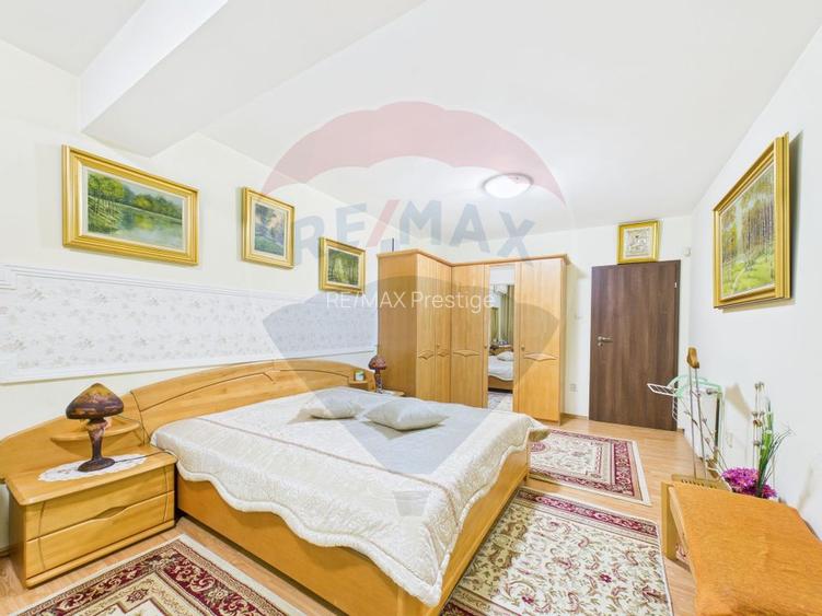 Casă / Vilă cu 10 camere de vânzare în zona Central - 8