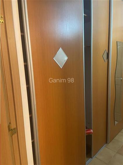 Garsoniera , zona B-dul Independentei , et 2 , 32 mp , decomandata , mobilata si - 14