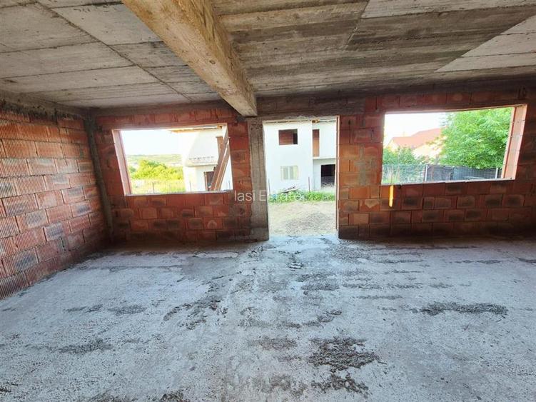 Casa de vanzare cu priveliste frumoasa - 6