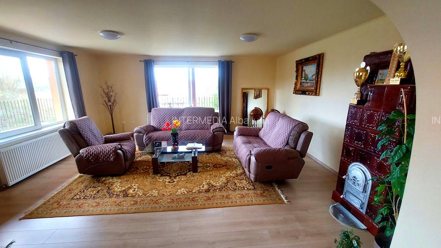 Gospodarie, casa cu 5 camere si 8272 mp teren, in Oarda - 16