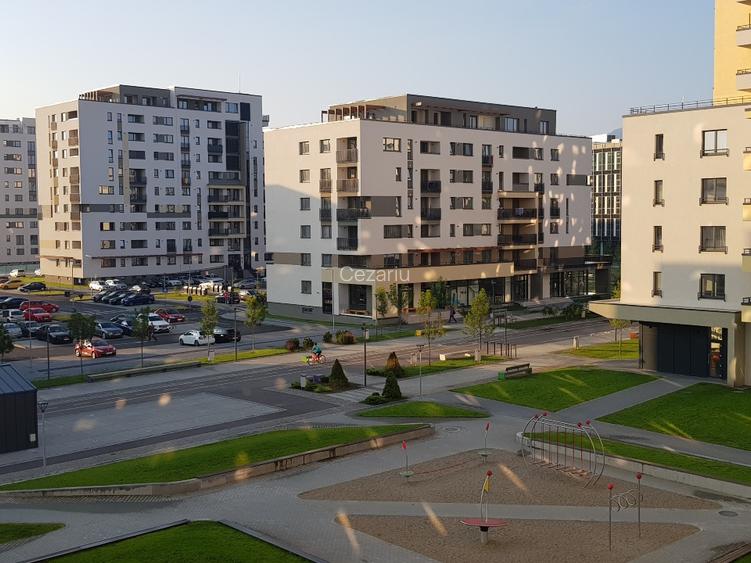 Studio premium pe pietonala Coresi Kasper, mobilat, utilat, parcare si boxa - 15