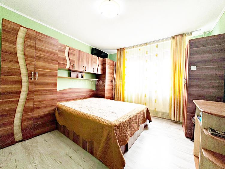 Apartament cu 3 camere decomandat, situat la etajul 7, in Micro 20. - 3