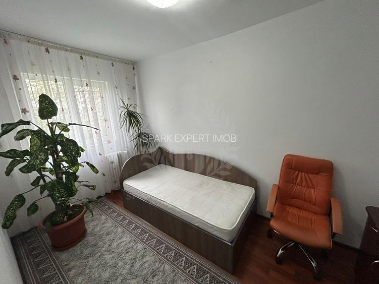 //3 CAMERE// MIHAI BRAVU// - 4