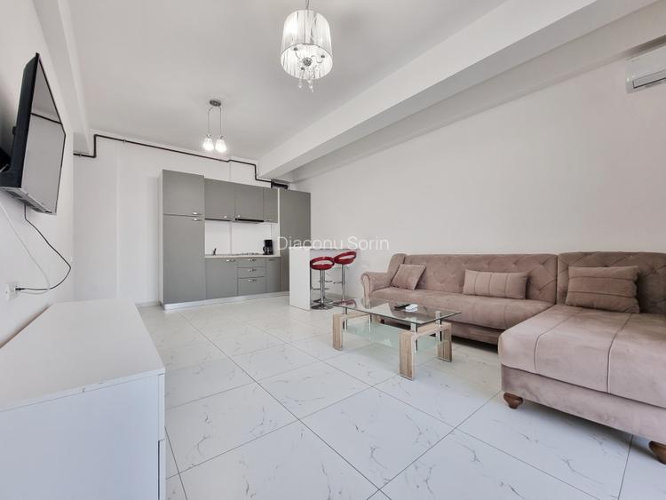 Priveliste frontala la mare, la cativa pasi de nisip - 4