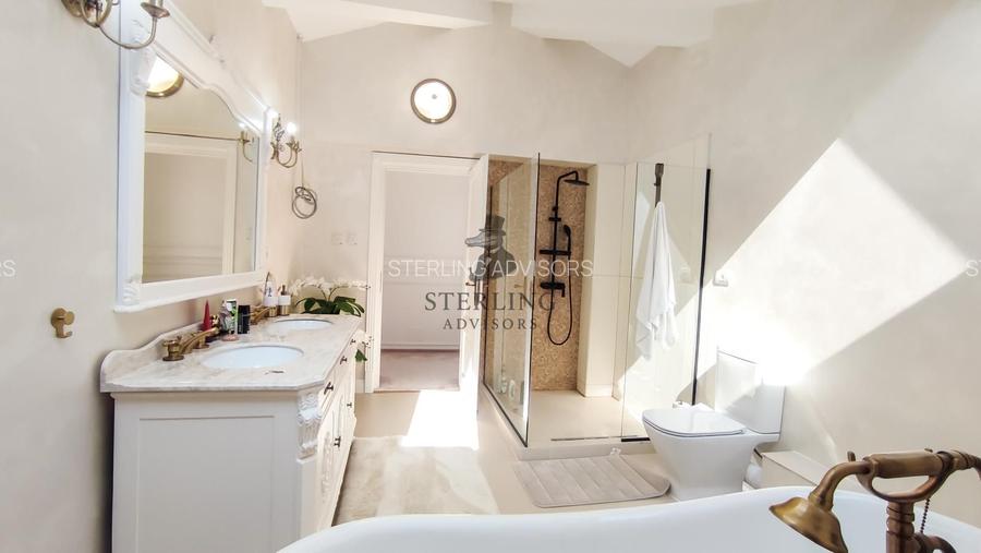 Vila restaurata in cel mai mic detaliu - zona centrala - 37