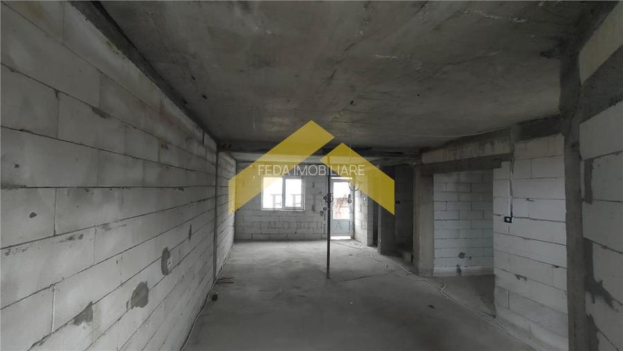 Casa la rosu de vanzare in localitatea Fantanele - 3